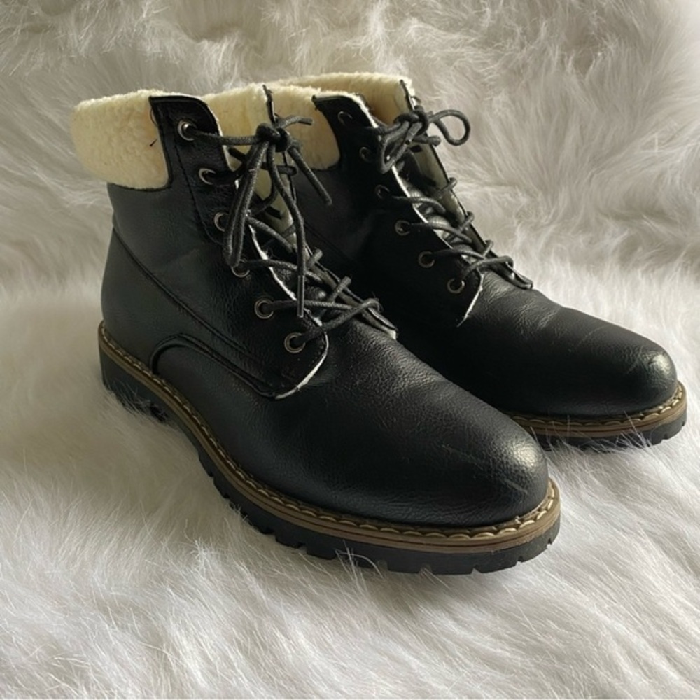 Catherine Boots Women’s Size 9 Black With White Fur Lace Up Ankle
